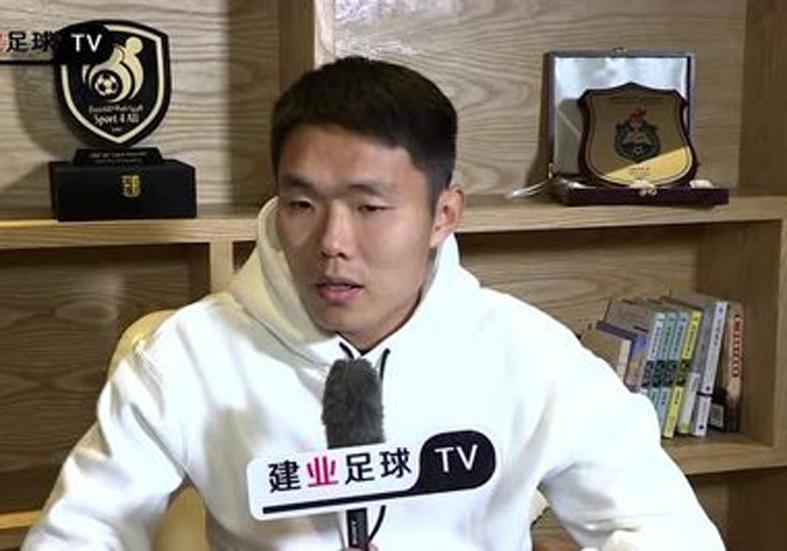 九游娱乐网页版-王上源离队 廖妈没戏 邵佳一或留位三大嫡系！朱鹏宇证明不是饼额